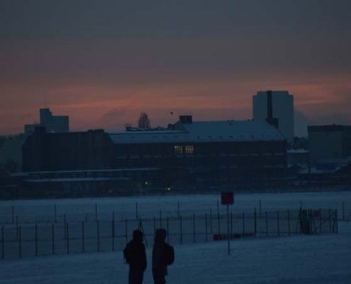 Tempelhofer Flughafen abends im Winter