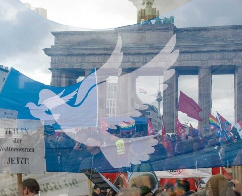 Fotomontage vor Brandenburger Tor